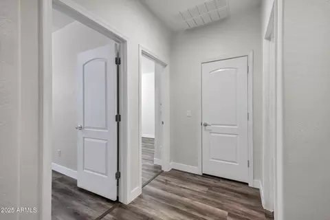 Entry Way - 3918 E Cat Balue Dr, Phoenix, AZ 85050 photo 5 of 7