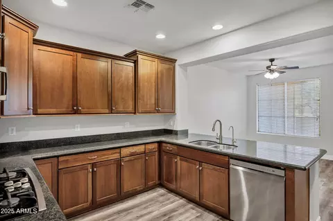 Kitchen - 3918 E Cat Balue Dr, Phoenix, AZ 85050 photo 2 of 6