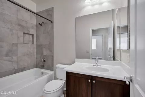 Bath - 3918 E Cat Balue Dr, Phoenix, AZ 85050 photo 3 of 4