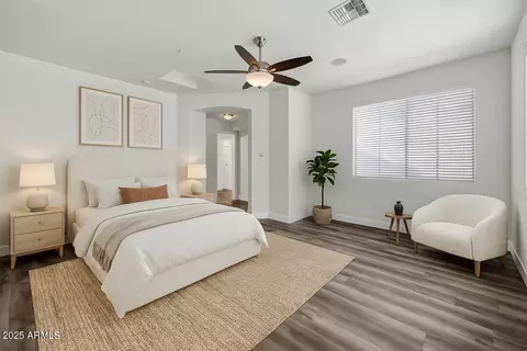Bedroom - 3918 E Cat Balue Dr, Phoenix, AZ 85050 photo 2 of 4
