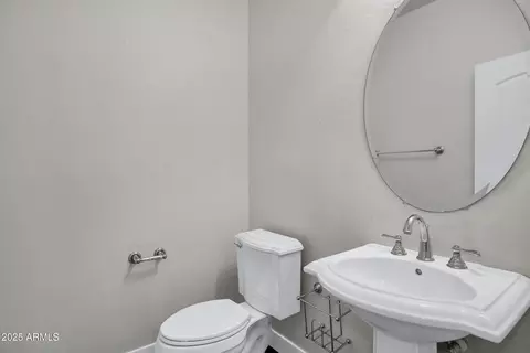 Bath - 3918 E Cat Balue Dr, Phoenix, AZ 85050 photo 4 of 4