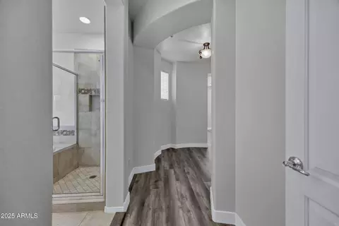 Entry Way - 3918 E Cat Balue Dr, Phoenix, AZ 85050 photo 2 of 7