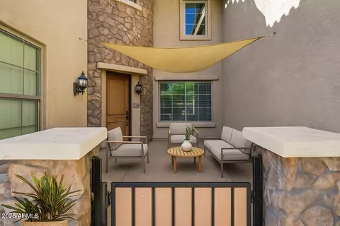 Exterior - 3918 E Cat Balue Dr, Phoenix, AZ 85050 photo 2 of 3