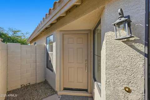 3301 E Hononegh Dr, Phoenix, AZ 85050 photo 4