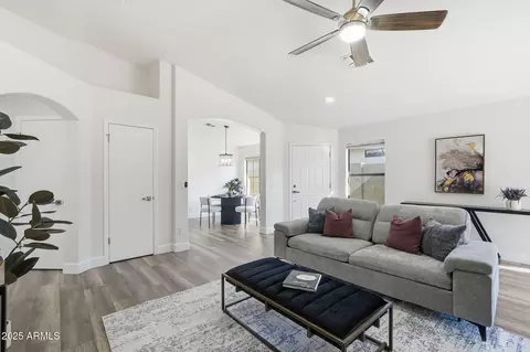 3301 E Hononegh Dr, Phoenix, AZ 85050 photo 7