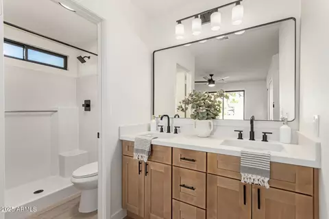 Bath - 3013 E Bremen St, Phoenix, AZ 85032 photo 2 of 2