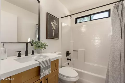 Bath - 3013 E Bremen St, Phoenix, AZ 85032 photo 1 of 2