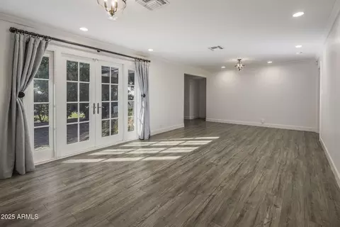 Living - 5038 Earll Dr, Phoenix, AZ 85018 photo 1 of 2