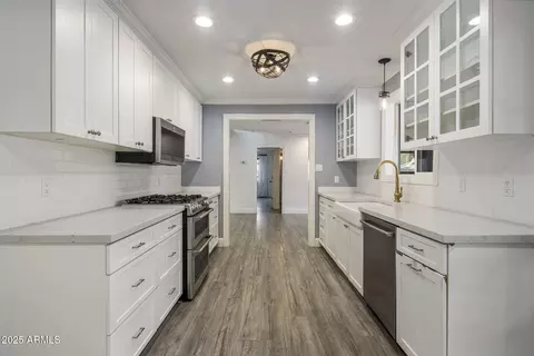 Entry Way - 5038 Earll Dr, Phoenix, AZ 85018 photo 2 of 2