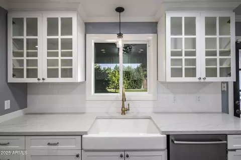 Kitchen - 5038 Earll Dr, Phoenix, AZ 85018 photo 1 of 2