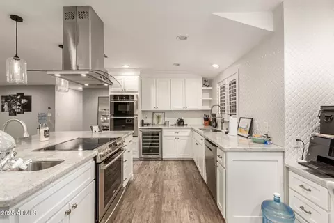 Kitchen - 3444 E Camelback Rd, Phoenix, AZ 85018 photo 4 of 5