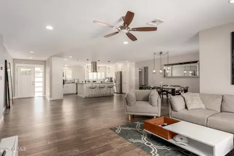 Living - 3444 E Camelback Rd, Phoenix, AZ 85018 photo 1 of 3