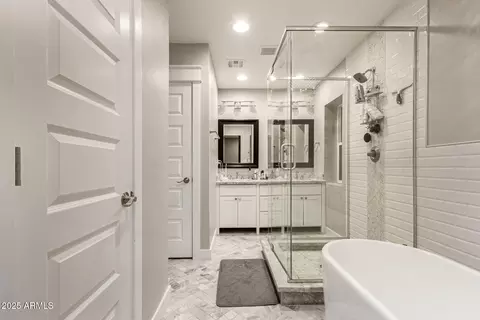 Bath - 3444 E Camelback Rd, Phoenix, AZ 85018 photo 3 of 7