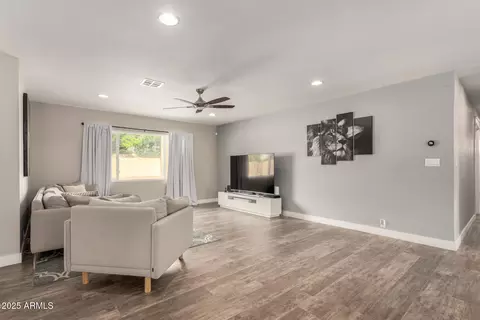 Living - 3444 E Camelback Rd, Phoenix, AZ 85018 photo 2 of 3