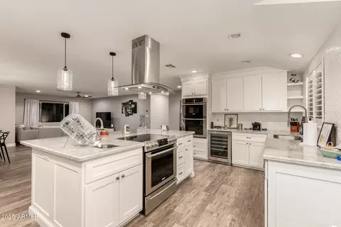 Kitchen - 3444 E Camelback Rd, Phoenix, AZ 85018 photo 3 of 5