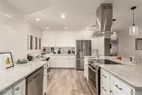 Kitchen - 3444 E Camelback Rd, Phoenix, AZ 85018 photo 2 of 5