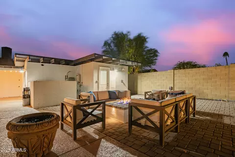 Exterior - 3444 E Camelback Rd, Phoenix, AZ 85018 photo 5 of 10