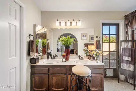 Bath - 4324 E Ludlow Dr, Phoenix, AZ 85032 photo 1 of 3