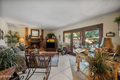 Living - 4324 E Ludlow Dr, Phoenix, AZ 85032 photo 5 of 7