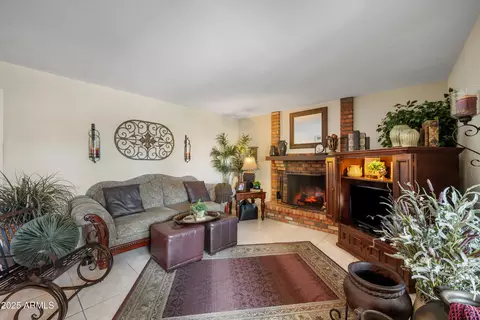 Living - 4324 E Ludlow Dr, Phoenix, AZ 85032 photo 6 of 7