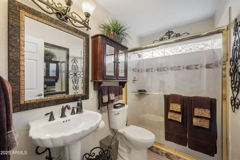 Bath - 4324 E Ludlow Dr, Phoenix, AZ 85032 photo 3 of 3