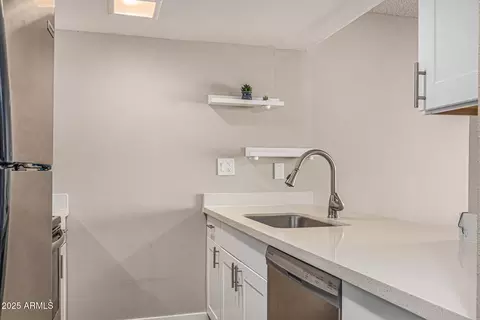 Kitchen - 3033 E Devonshire Ave #3028, Phoenix, AZ 85016 photo 2 of 2