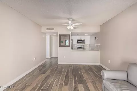 Living - 3033 E Devonshire Ave #3028, Phoenix, AZ 85016 photo 2 of 3