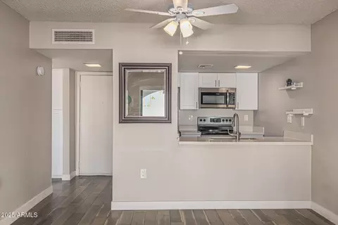 Kitchen - 3033 E Devonshire Ave #3028, Phoenix, AZ 85016 photo 1 of 2