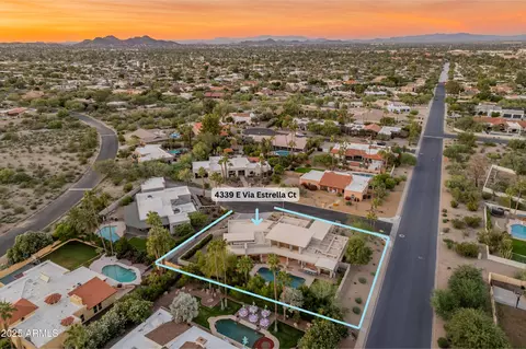 View/Area - 4339 E Via Estrella Ct, Phoenix, AZ 85028 photo 1 of 5