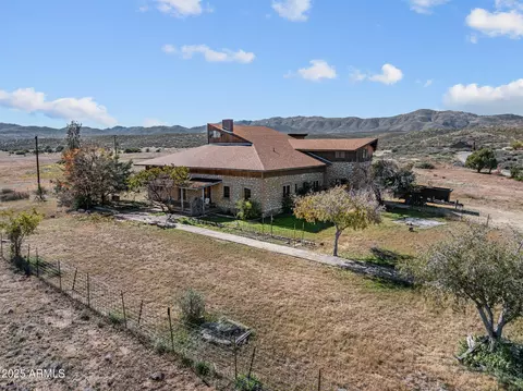 16057 S Sickles Ranch Rd, Peeples Valley, AZ 86332