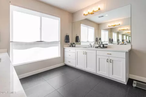Bath - 3925 E Sagebrush St, Gilbert, AZ 85296 photo 1 of 3