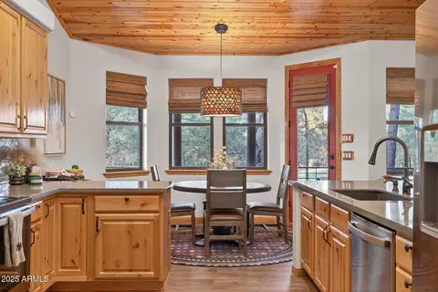 Kitchen - 4240 W Sugar Pine Loop, Show Low, AZ 85901 photo 6 of 7