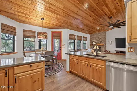 Kitchen - 4240 W Sugar Pine Loop, Show Low, AZ 85901 photo 5 of 7