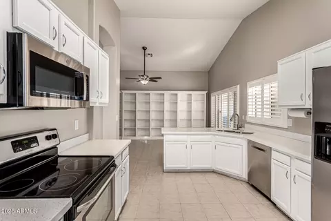 Kitchen - 11802 S 46th St, Phoenix, AZ 85044 photo 3 of 3
