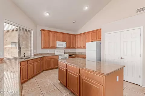Kitchen - 7418 S 25th Ln, Phoenix, AZ 85041 photo 2 of 4