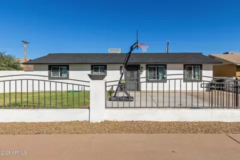 Exterior - 1702 E Chambers St, Phoenix, AZ 85040 photo 2 of 8