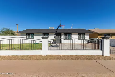 Exterior - 1702 E Chambers St, Phoenix, AZ 85040 photo 1 of 8
