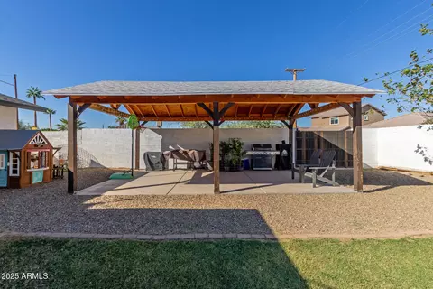 Exterior - 1702 E Chambers St, Phoenix, AZ 85040 photo 5 of 8