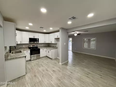 Kitchen - 6420 S 4th Ave, Phoenix, AZ 85041 photo 3 of 5