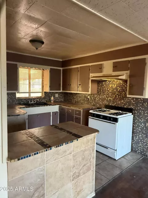 Kitchen - 1145 Eva St, Phoenix, AZ 85020 photo 1 of 1