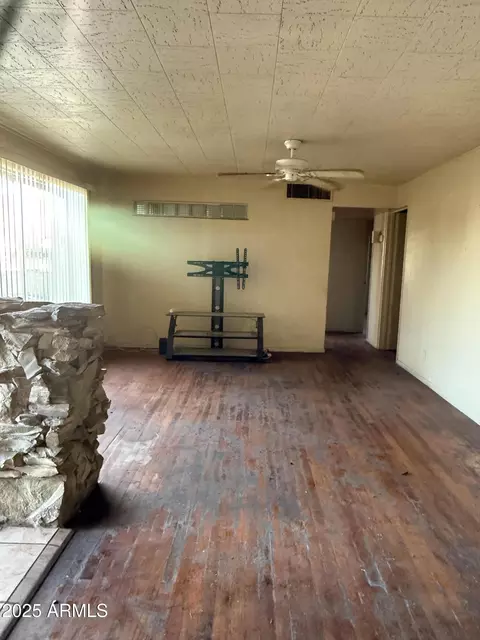Living - 1145 Eva St, Phoenix, AZ 85020 photo 1 of 2