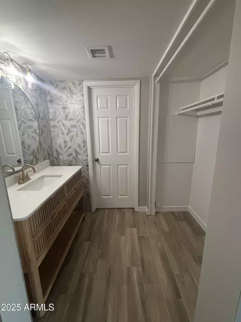 Bath - 14815 N 24th Dr, Phoenix, AZ 85023 photo 1 of 3