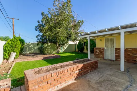 Exterior - 120 S Sahuaro Dr, Gilbert, AZ 85233 photo 4 of 7