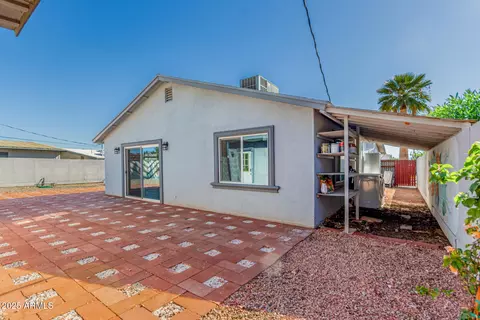 Exterior - 2340 E Sylvia St, Phoenix, AZ 85022 photo 5 of 8