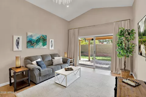 10405 N 65th Dr, Glendale, AZ 85302