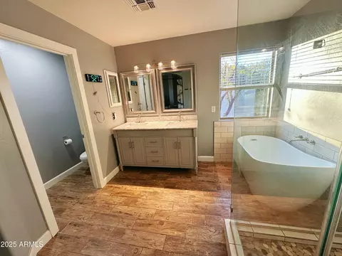 Bath - 4046 E Saint John Rd, Phoenix, AZ 85032 photo 4 of 5