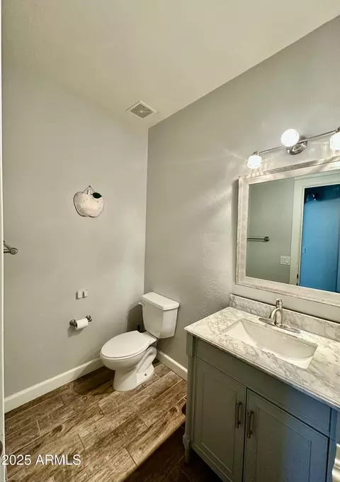 Bath - 4046 E Saint John Rd, Phoenix, AZ 85032 photo 2 of 5