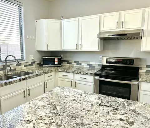 Kitchen - 4046 E Saint John Rd, Phoenix, AZ 85032 photo 3 of 3