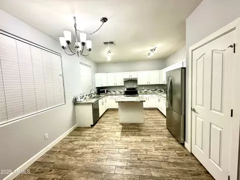 Kitchen - 4046 E Saint John Rd, Phoenix, AZ 85032 photo 1 of 3