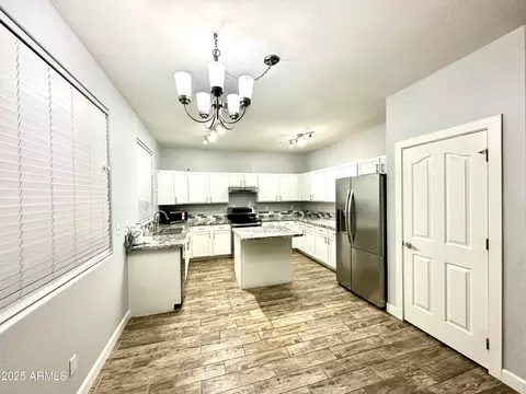 Kitchen - 4046 E Saint John Rd, Phoenix, AZ 85032 photo 2 of 3